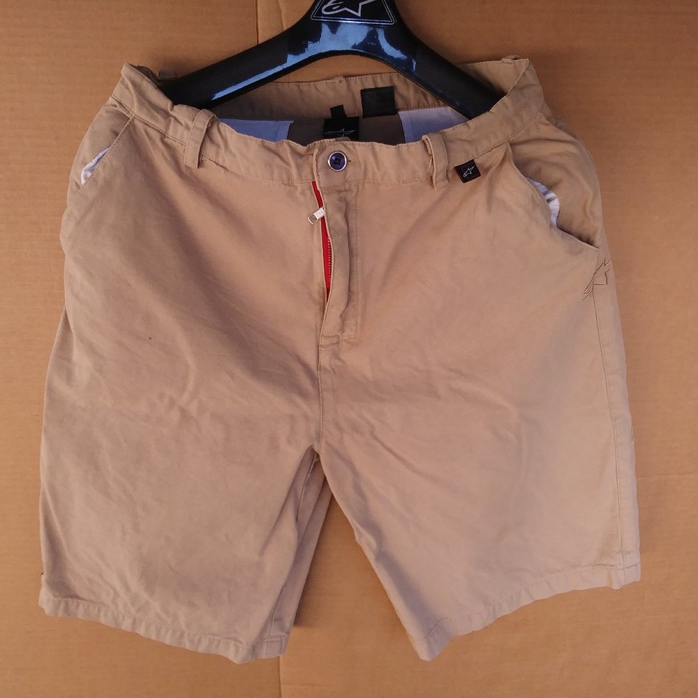 Alpinestars Khaki Shorts with Cell Phone Pocket Mens Size 32
